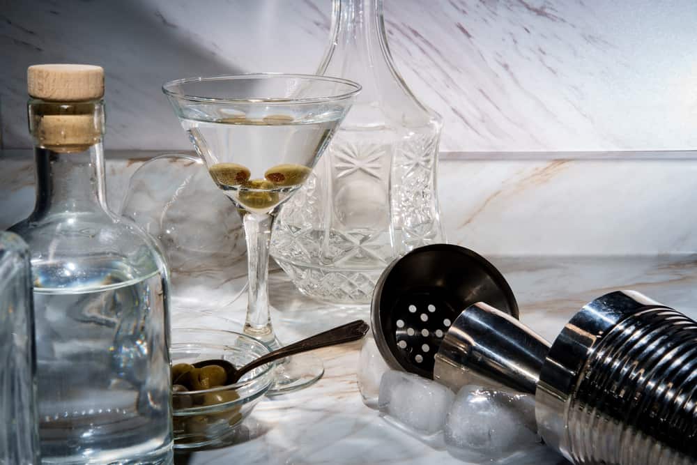 What Are The Ingredients In A Dirty Martini?