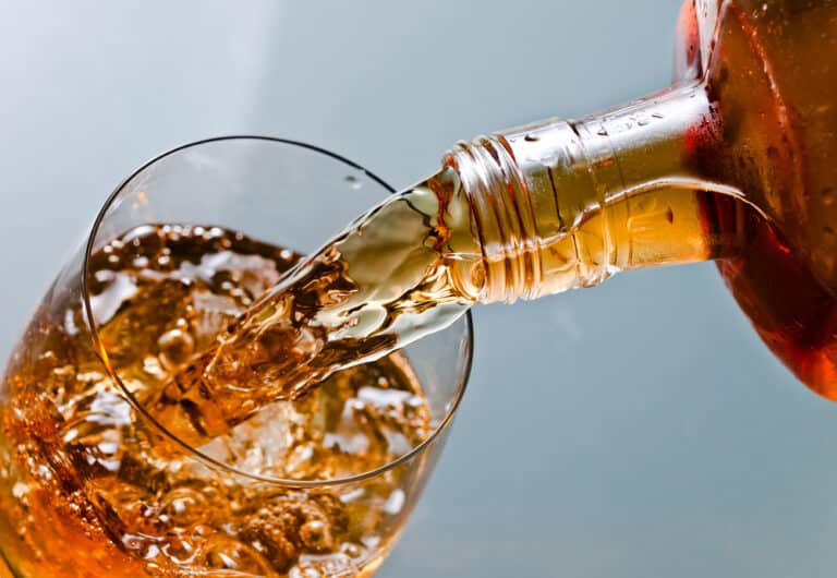 What Liquor Goes With Sweet Tea? Guide) DineWithDrinks