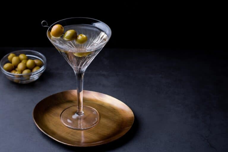 What Does a Dirty Martini Taste Like? DineWithDrinks