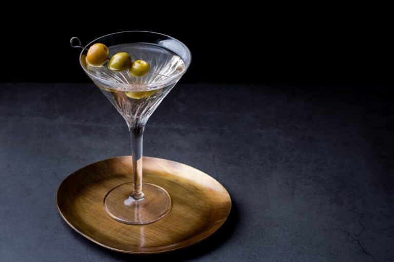 What Is a Wet Martini? (The Ultimate Martini Guide) DineWithDrinks