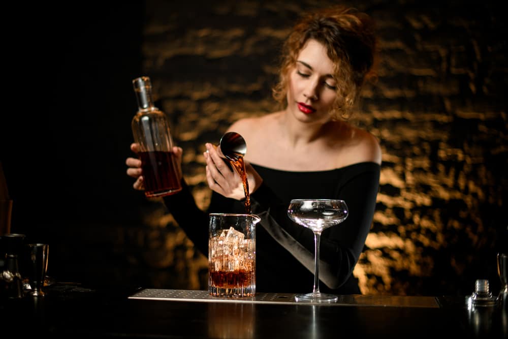 How To Be a Great Female Bartender (Tips From Experts) | DineWithDrinks