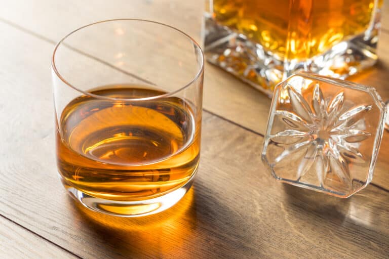 What Is A Whiskey Neat? (The Ultimate Guide) DineWithDrinks