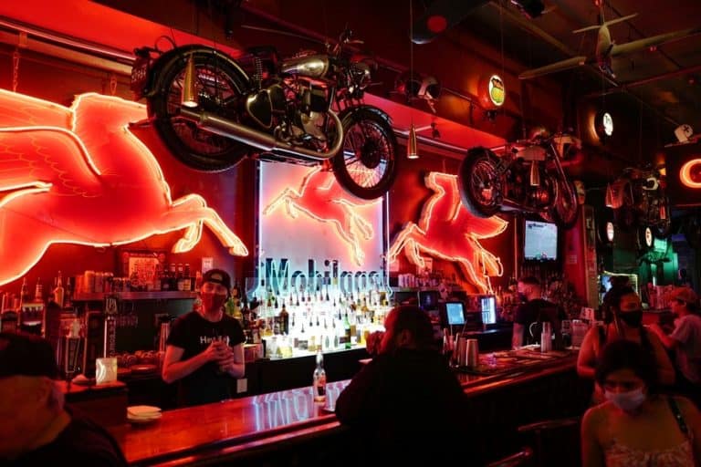 what-to-order-at-a-dive-bar-according-to-bartenders-dinewithdrinks