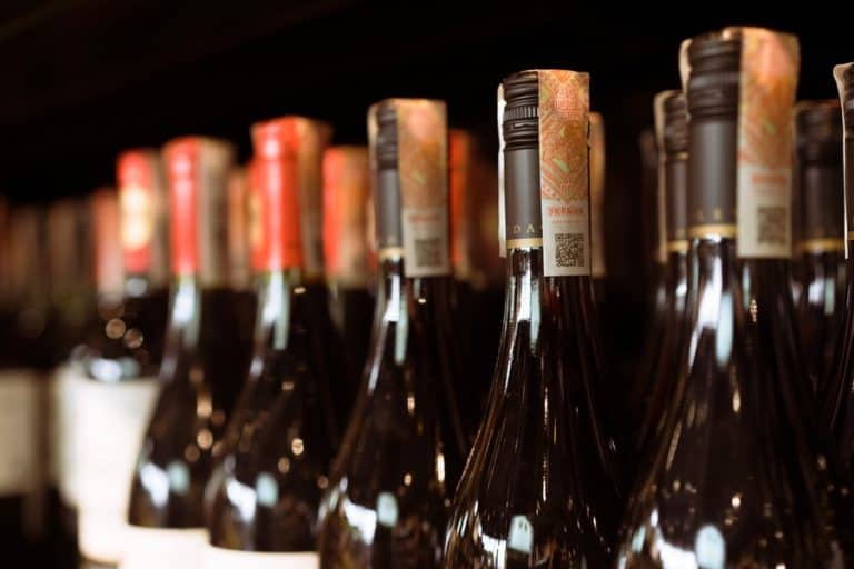 What Is OffSale Liquor? (Difference Between On/OffSale) DineWithDrinks