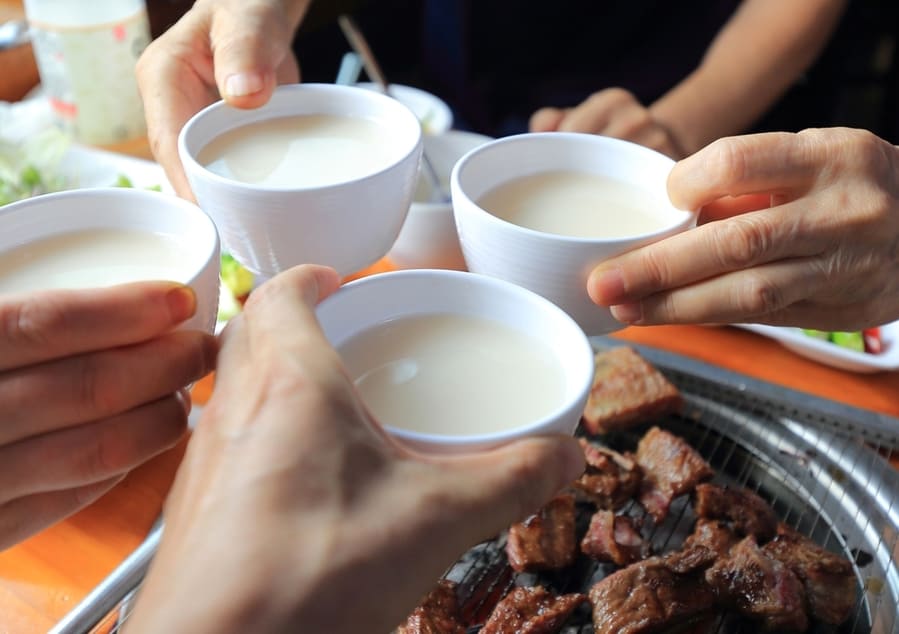 How To Drink Makgeolli