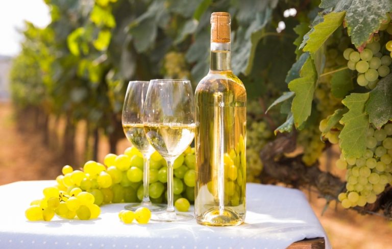 How To Drink Chenin Blanc (The Ultimate Wine Guide) | DineWithDrinks
