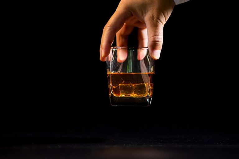 How To Serve Whiskey The Ultimate Guide DineWithDrinks