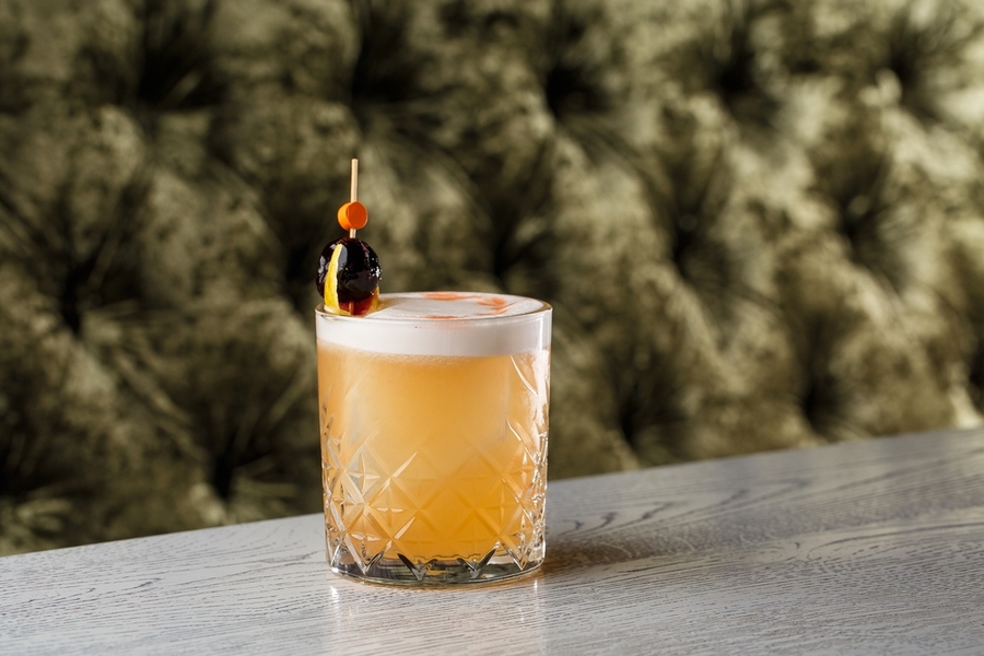 Mixing Up A Whiskey Sour — A Traditional Recipe