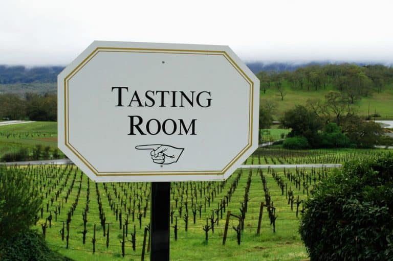 Zinfandel vs. Sauvignon What’s the Difference? DineWithDrinks